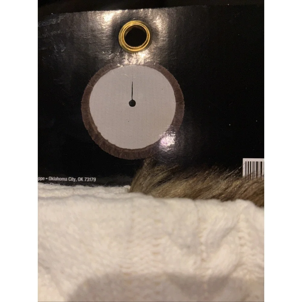 Christmas Shoppe Off White Cable Knit Fabric Plush Faux Fur Trim Tree Skirt 48